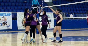 Muş Sultan Alparslan Yurdu Kız Voleybol Takımı Yarı Finale Yükseldi