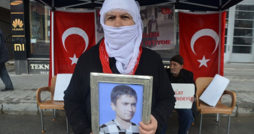 Muş'ta Aileler DEM Parti Önünde Eylemde