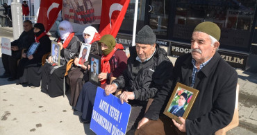 Muş'ta Evlat Nöbeti Devam Ediyor