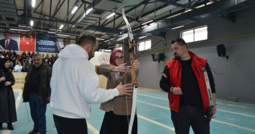 Muş'ta Kız Öğrencilere Okçuluk Eğitimi