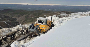 Muş'ta Nisan Ayında Karla Mücadele Devam Ediyor