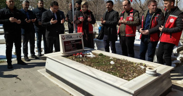 Muş'ta Şehitliklere Özel Bakım ve Temizlik Çalışmaları Yapıldı