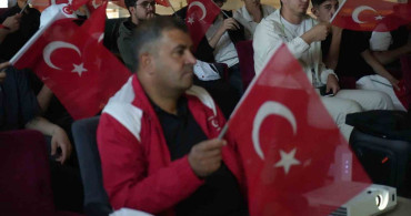 Muş’ta Türkiye-Avustralya maçı dev ekranda izlendi