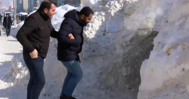Muş'ta Yoğun Kar Yağışından Sonra Kardan Kahvehane İlgi Odağı Oldu