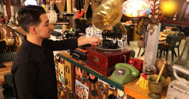 Mustafa Laçin'in Antika Koleksiyonu Restoranında Sergileniyor