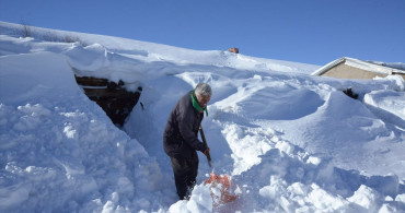 Muş'un Karla Kaplı Köyünde Kış Zorlukları