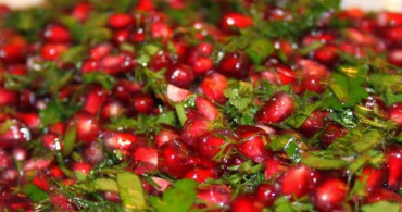 Nar Salatası Nasıl Yapılır? Nar Salatası Tarifi