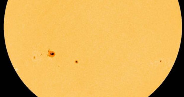 NASA, Güneş’in Üzerindeki Büyük Lekeyi Görüntüledi 