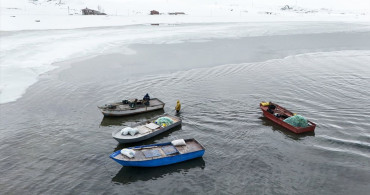 Nazik Gölü'ndeki Buzlar Kısmen Eridi