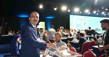Nebi Hatipoğlu, Uğur İbrahim Altay'ı tebrik etti
