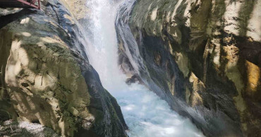 Nehri şelalesi'ne yoğun ilgi