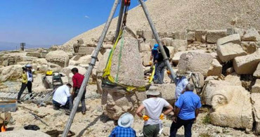 Nemrut'ta Devrilmek Üzere Olan Heykel Düzeltildi
