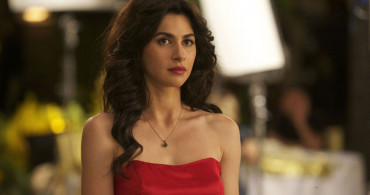 Nesrin Cavadzade'nin Elbisesinin Fiyatı Dudak Uçuklattı