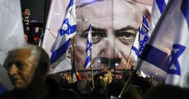Netanyahu konutunun önünde protesto edildi: Binlerce İsrailli istifaya davet etti