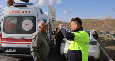 Nevşehir'de Hafif Ticari Araç Motosiklete Çarptı: İki Yaralı