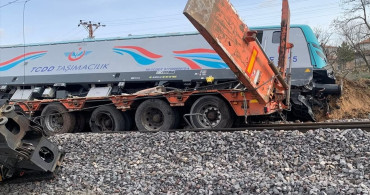 Nevşehir'de Hemzemin Geçitte Kaza: İki Makinist Yaralandı