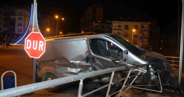 Nevşehir'de Minibüs ve Otomobil Çarpıştı: 3 Yaralı