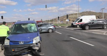 Nevşehir'de Trafik Kazası: Kırmızı Işıkta Motosiklete Çarpma Sonucu 2 Yaralı