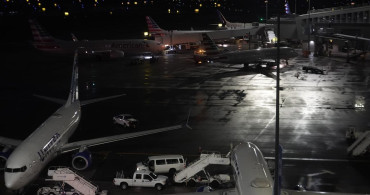 New York'ta Uçak İtfaiye Aracına Çarptı