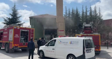 Niğde'de Cami Yangını: Ekipler Olay Yerinde
