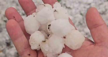 Niğde'de Dolu Yağışı Günlük Hayatı Olumsuz Etkiledi