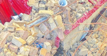 Niğde'de Şiddetli Fırtına Camii Minaresini Yıktı