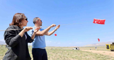 Niğde'de Uçurtma Şenliği Renklere Doyurdu