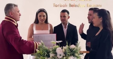 Nikah Töreninde Şakalar Karşılıklı Gelişti
