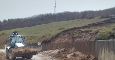Niksar'daki Heyelan Sonrası Yol Yeniden Ulaşıma Açıldı