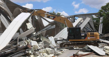 Nilüfer'de toplam 3 bin 300 metrekarelik 3 kaçak yapı yıkıldı