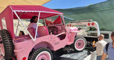 Nostaljik Düğün Sürprizi: 1952 Model Pembe Cip