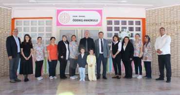 Ödemiş'te Minik Öğrencilere Kitap Kurdu Madalyası Verildi