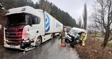 Ödemiş'te Tırla Minibüs Çarpıştı: 2 Yaralı