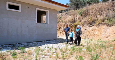 Ödemiş’te yangından etkilenen konutlar yeniden inşa ediliyor