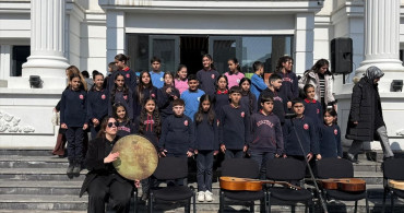 Öğrenciler İshak Paşa Sarayı'nda İlahi Söyledi