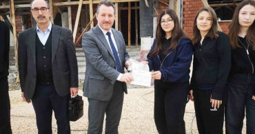 Öğrencilerden Anlamlı Bağış: Kuba Camii İçin Harçlıklarını Topladılar