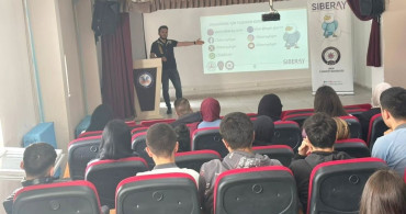 Öğrencilere Güvenli İnternet Eğitimi Verildi