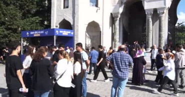 Öğrencilerin okul önlerinde YKS heyecanı