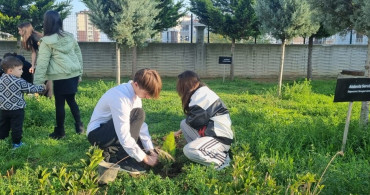 Okullarda Fidan Dikimiyle Atatürk ve Vatan Sevgisi Canlandı