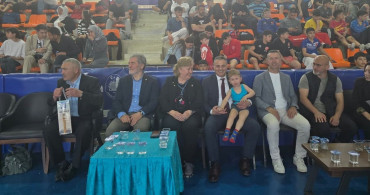 Olimpiyat Şampiyonları Anısına Güreş Turnuvası Yapıldı