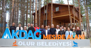 Oltu ilçesindeki öğretmenler yıl sonu değerlendirmesini mesire alanında yaptı