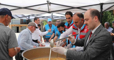 Oltu'da aşure dağıtımı programı gerçekleştirildi