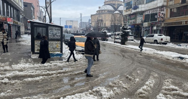 Olumsuz Hava Koşulları Van, Muş ve Hakkari'de 62 Yerleşim Yerinin Yolunu Kapadı