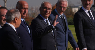 Önder Aksakal, Bülent Ecevit'in Kabri'ni Ziyaret Etti