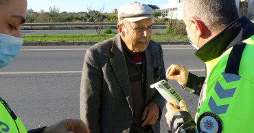Önündeki Otomobile Çarpan 83 Yaşındaki Sürücü Polislere Zor Anlar Yaşattı