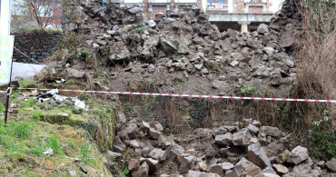 Ordu'da İstinat Duvarı Çöktü: 3 Araç Hasar Gördü