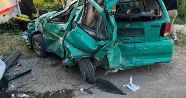 Ordu'da minibüs park halindeki araçlara çarptı: 3 yaralı