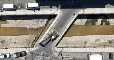 Ordu'da sağanak sonrası taşkın riski bulunan derede güvenli köprü çalışması