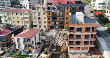 Ordu'da Temel Kazısı Sırasında Hasar Gören Bina Yıkımı Başladı