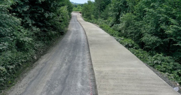 Ordu’da üç ilçeye hizmet verecek grup yolunda beton yol çalışması başladı
